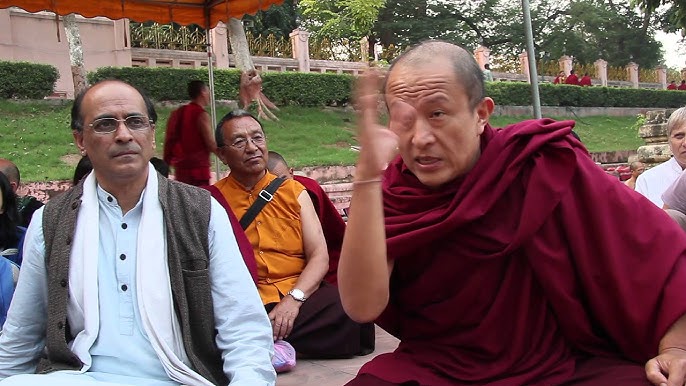 Khyentse Rinpoche giving teachings to students